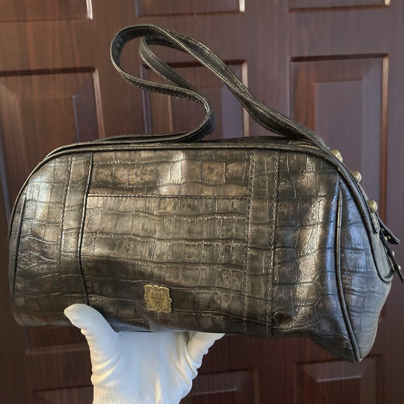SOLD OUT ANNA SUI Black Crocodile Oil Bright Leather Rivets Classic Flower Japanese Antique Bag Retro - กระเป๋าแมสเซนเจอร์ - วัสดุอื่นๆ สีดำ