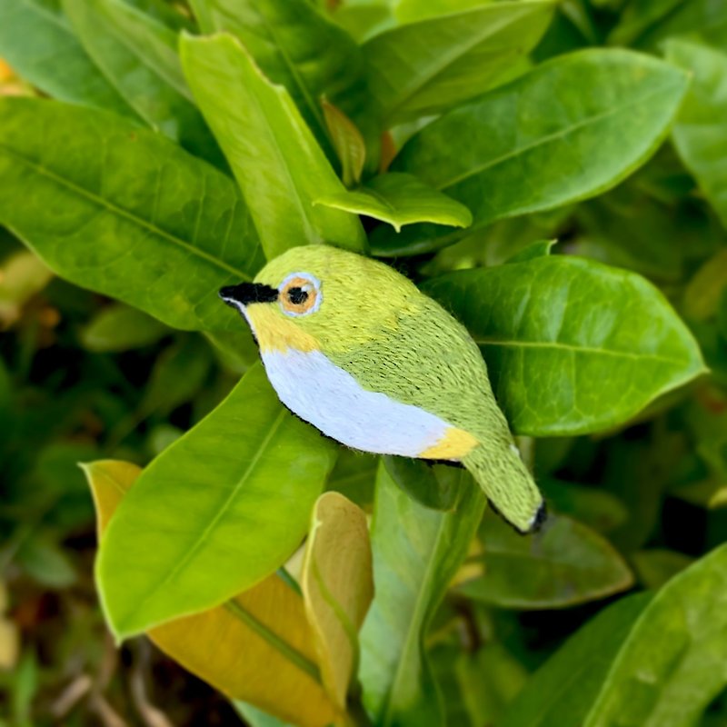 緑の目アカシア香港野生の鳥の刺繍ブローチ - ブローチ - 刺しゅう糸 グリーン
