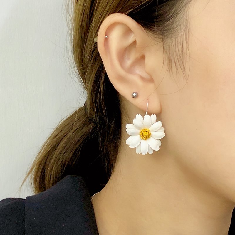 Leather Daisy Earrings - ต่างหู - หนังแท้ ขาว