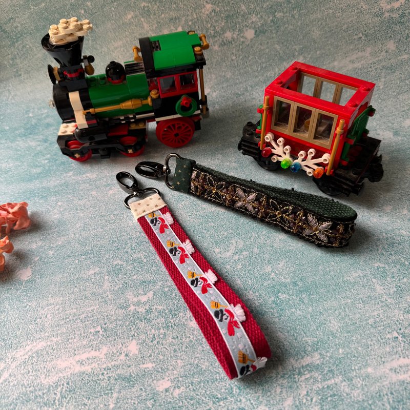 【聖誕刺繡緞帶】手機手腕掛繩 - 手機掛繩/背帶 - 棉．麻 多色