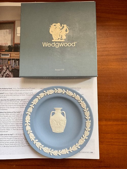 金銀寶貝 金銀寶貝 英國製經典瓷器 WEDGWOOD 藍白經典陶瓷盤子