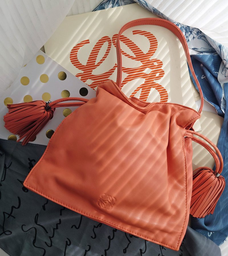 Second-hand beauty product Loewe Flamenco tassel bag drawstring bag shoulder bag crossbody bag shoulder bag drawstring bag - กระเป๋าแมสเซนเจอร์ - หนังแท้ สึชมพู