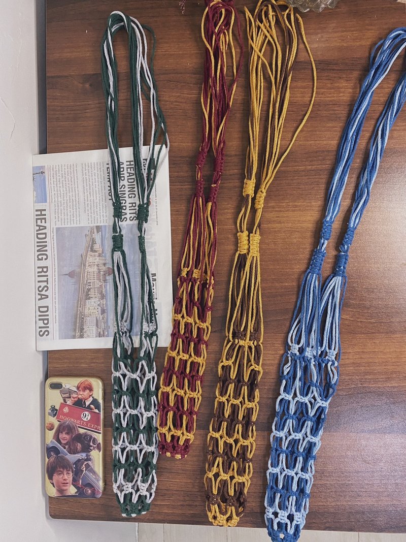 Spot No.58/ Liport College color hand-woven slanted back eco-friendly drink cup bag - กระเป๋าแมสเซนเจอร์ - ผ้าฝ้าย/ผ้าลินิน สีแดง
