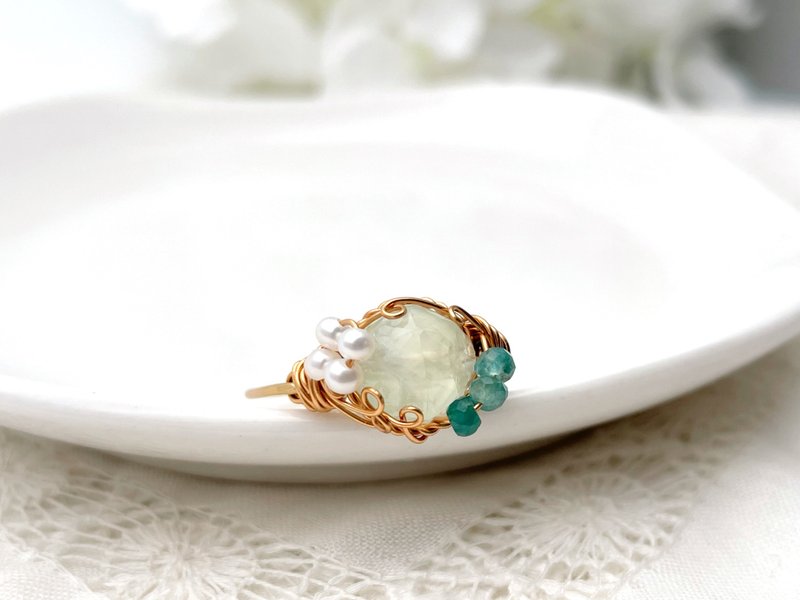 Maries garden - Prehnite, Grandidierite and Freshwater Pearl Wire Ring - แหวนทั่วไป - เครื่องเพชรพลอย สีเขียว