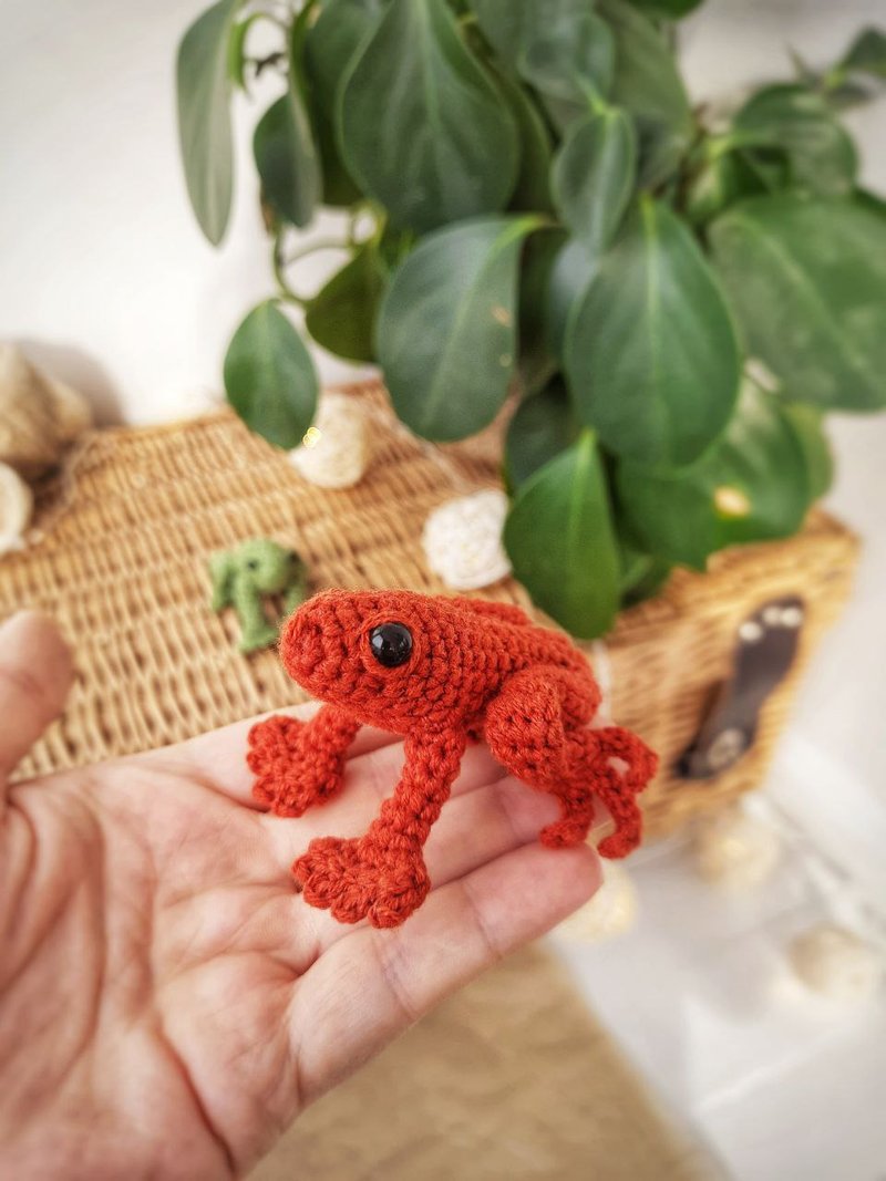 Stuffed frog miniature toy. Cute soft mini frog keychain. Best friend keychain - ของเล่นเด็ก - ผ้าฝ้าย/ผ้าลินิน สีเขียว