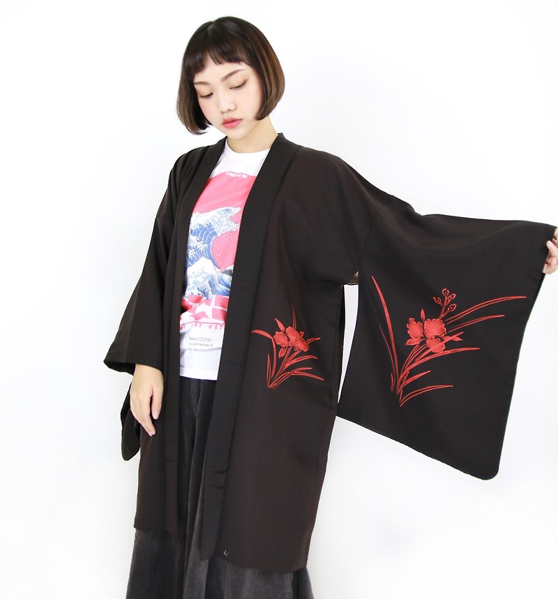 Back to Green :: Japan bring back kimono feathers red flowers // men and women can wear // vintage kimono (KI-103) - Women's Casual & Functional Jackets - Silk 