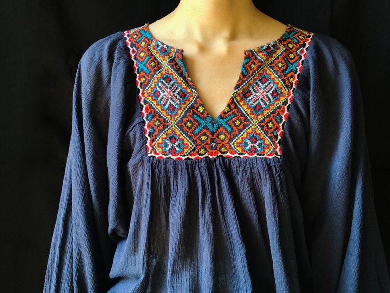 Indian made cross stitch blouse/ top - เสื้อผู้หญิง - ผ้าฝ้าย/ผ้าลินิน 