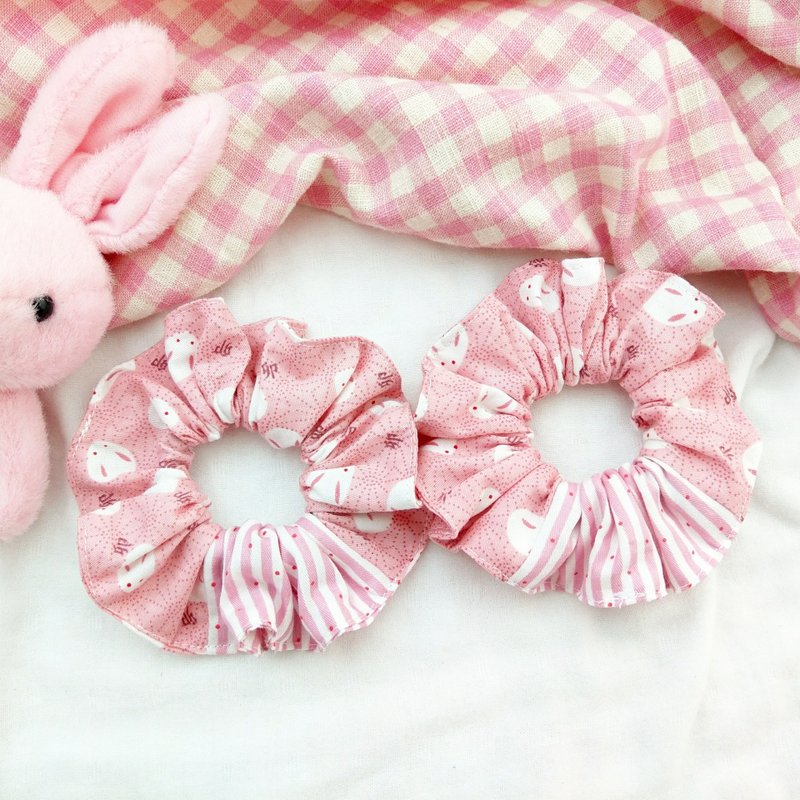 Slipper bunny. Handmade Donut Hair Bundle Scrunchie - เครื่องประดับผม - ผ้าฝ้าย/ผ้าลินิน สึชมพู