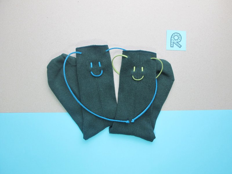 Smile Socks/文青款綁繩中統襪/氣質深綠/接單訂製 - 襪子 - 棉．麻 綠色