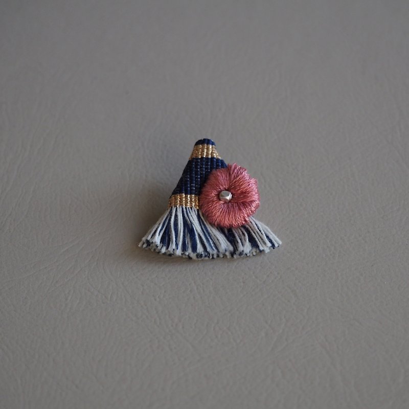 桃色の山のピアスイヤリング - 耳環/耳夾 - 棉．麻 粉紅色