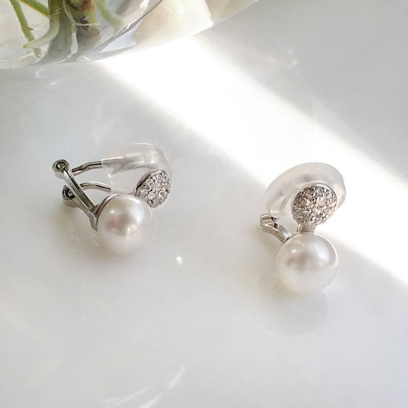 Clip Style- 925 silver with cultured fresh water pearl clip earring - Earrings & Clip-ons - Pearl White