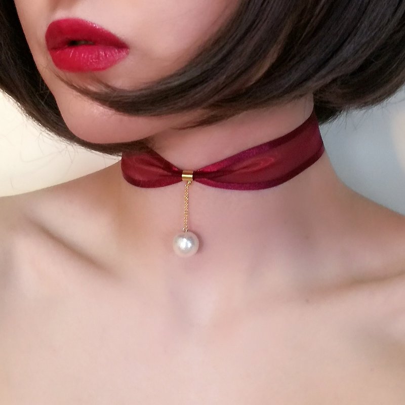 A full moon choker floating on a bright red heart SV 158 - Necklaces - Paper Red