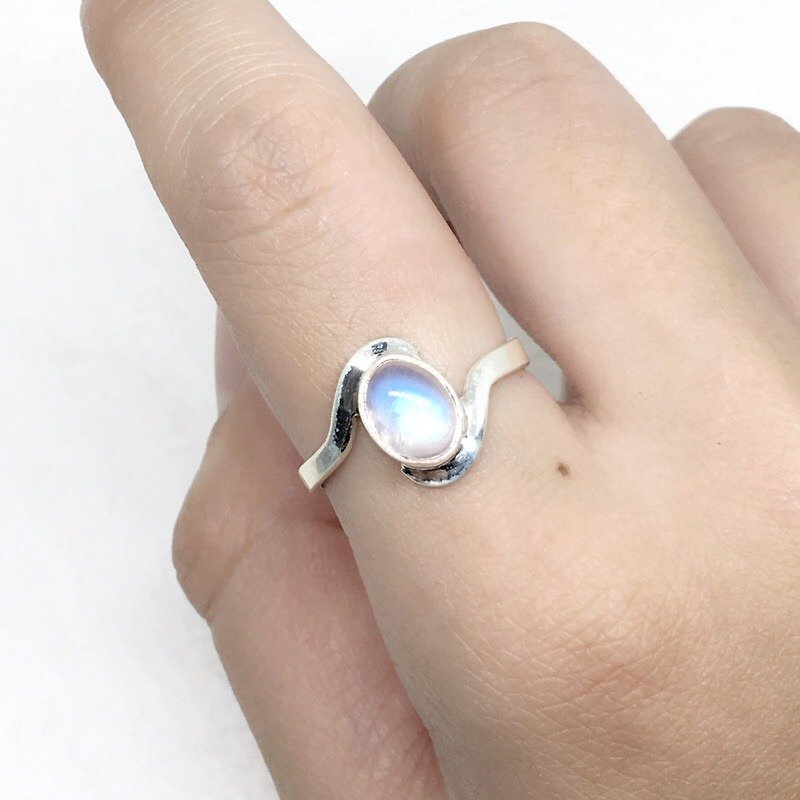 月光石925純銀曲線設計戒指 尼泊爾手工鑲嵌製作 (粉絲回饋款1) - 戒指 - 寶石 藍色