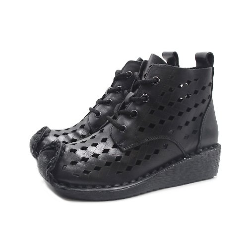 米蘭皮鞋Milano WALKING ZONE(女)洞洞透氣個性拉鍊短靴 女鞋-黑