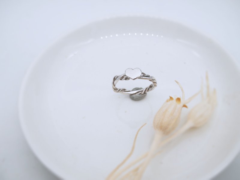 Little love twisting pattern ring - แหวนทั่วไป - เงิน 