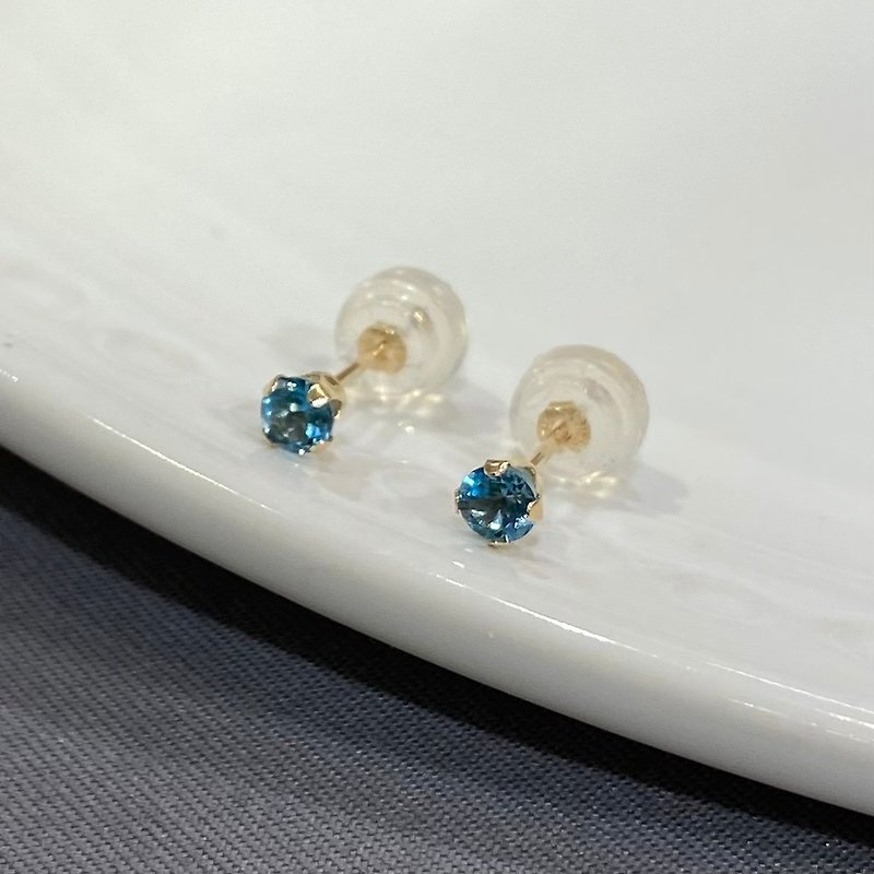 [K14 GOLD] 14K Gold 3mm Standing Claw London Blue Topaz Earrings 14KP5 November Birthstone [SOLID GOLD] - ต่างหู - โลหะ สีน้ำเงิน