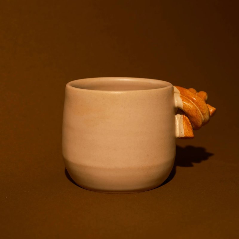 Twine 結飾把手馬克杯 - 杯子 - 陶 