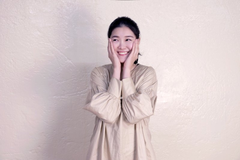 [Spot] Round Neck Puff Sleeve Dress | Khaki Cotton - ชุดเดรส - ผ้าฝ้าย/ผ้าลินิน สีกากี