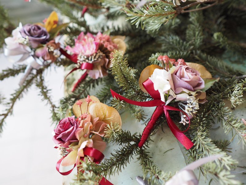 Realistic flower European style wedding corsage wedding small things event guest body decoration flower wedding groom - ช่อดอกไม้แห้ง - พืช/ดอกไม้ สีแดง