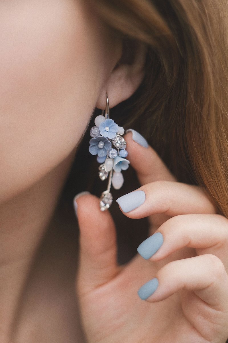 Dusty blue flower earrings, Blue shade jewelry set, Floral necklace and bracelet - 耳環/耳夾/耳骨夾 - 黏土 藍色