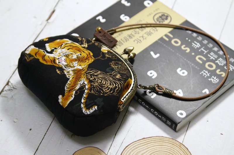 【Gi LAI】*Fully hand-stitched*13.5Cm child and mother double mouth gold-tiger タイガー (with gift box packaging) - กระเป๋าใส่เหรียญ - ผ้าฝ้าย/ผ้าลินิน สีดำ