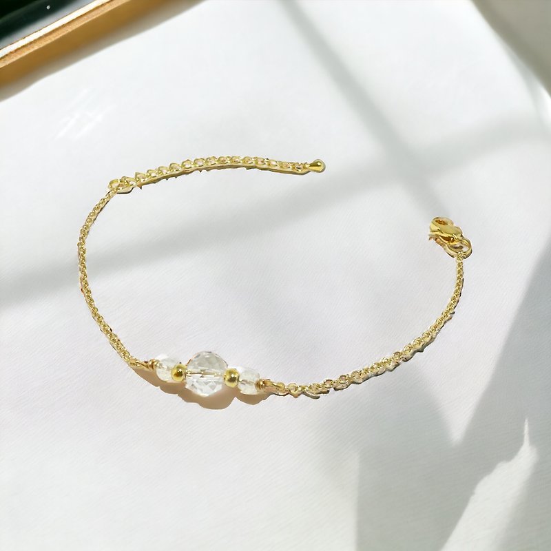 Ice crystal pure white crystal bracelet - Bracelets - Copper & Brass Transparent