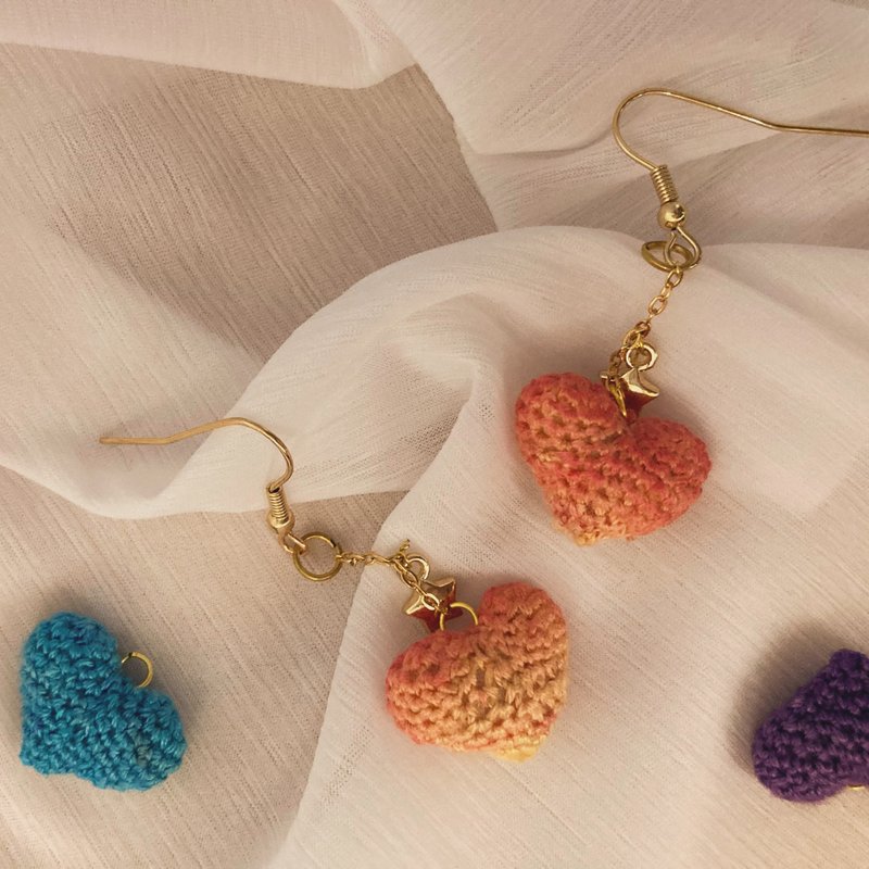 [Handmade jewelry series] Crochet classic Peng Peng love earrings can be changed into clip-on styles - ต่างหู - ทองแดงทองเหลือง หลากหลายสี