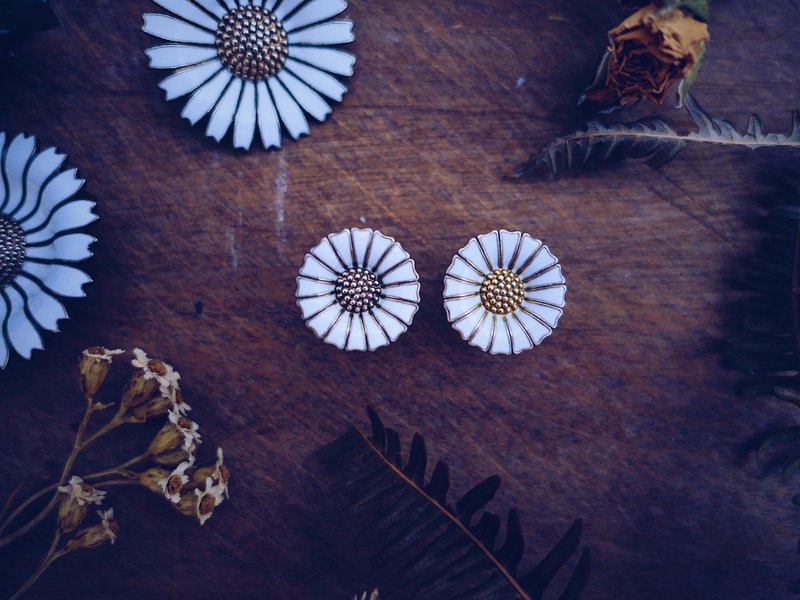 Anton Michelsen 丹麥雛菊耳環・北歐古董首飾 Vintage Jewelry - 耳環/耳夾/耳骨夾 - 琺瑯 