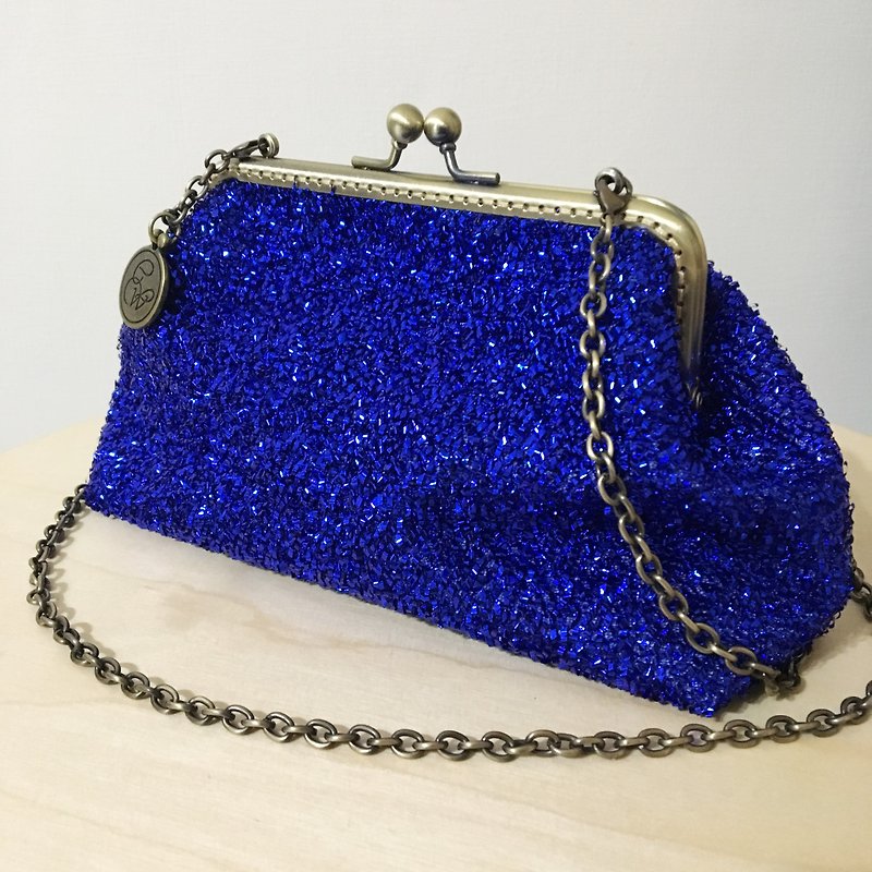 Carrying 2WAY gold chain bag play party sapphire blue - กระเป๋าแมสเซนเจอร์ - เส้นใยสังเคราะห์ สีน้ำเงิน