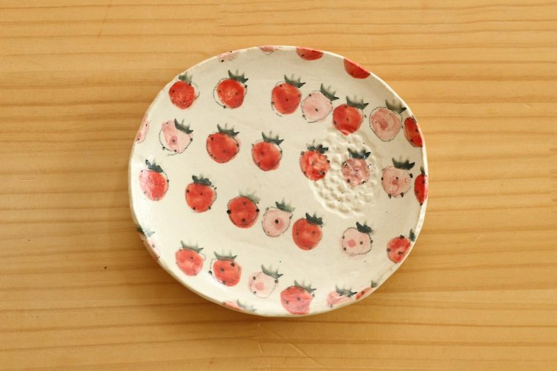 Pork strawberry oval dish. - จานเล็ก - ดินเผา สีแดง