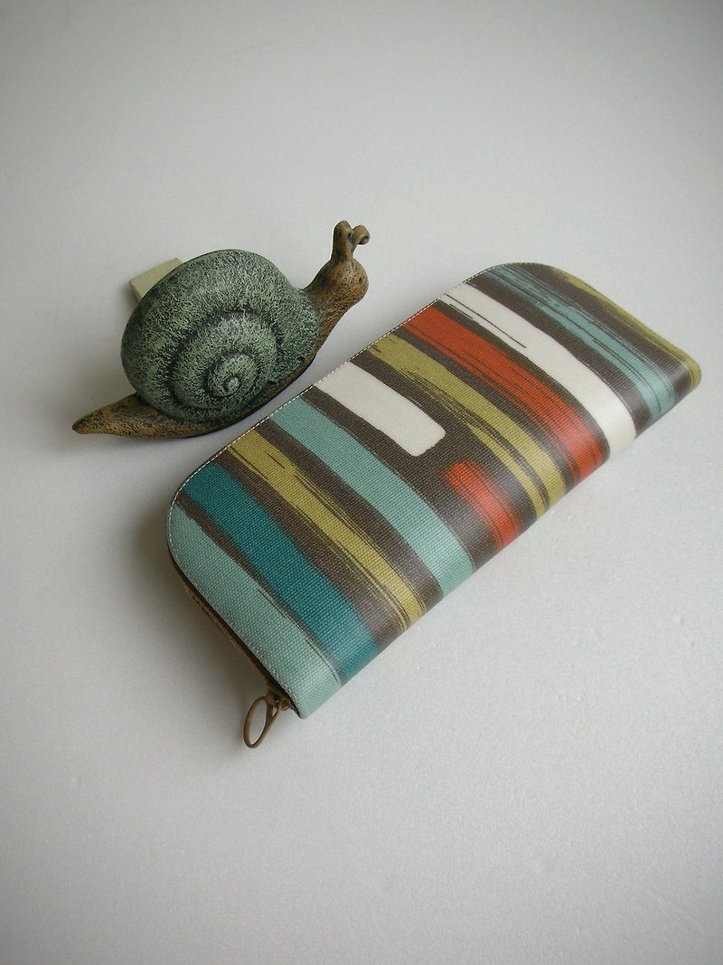 British tarpaulin [freehand color strips] - long clip / wallet / coin purse / gift - กระเป๋าสตางค์ - วัสดุกันนำ้ สีนำ้ตาล