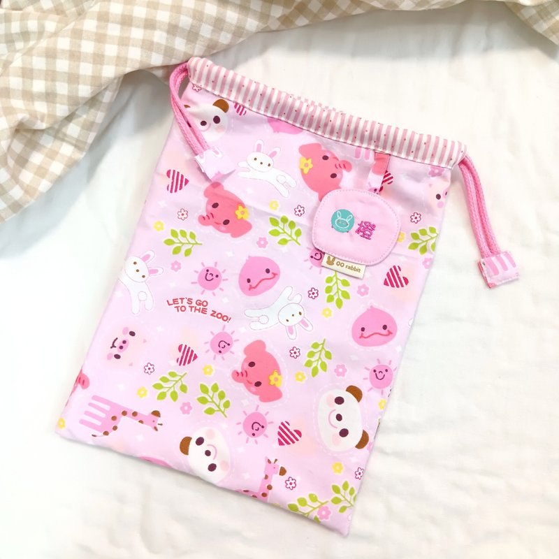 Comes with name tag. Pink Zoo. drawstring pocket diaper bag garment bag - กระเป๋าคุณแม่ - ผ้าฝ้าย/ผ้าลินิน สึชมพู