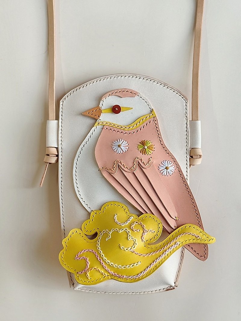 Traditional Chinese wind auspicious clouds announcing good news bird bag mobile phone bag original handmade leather gift girl heart pink - กระเป๋าแมสเซนเจอร์ - หนังแท้ 