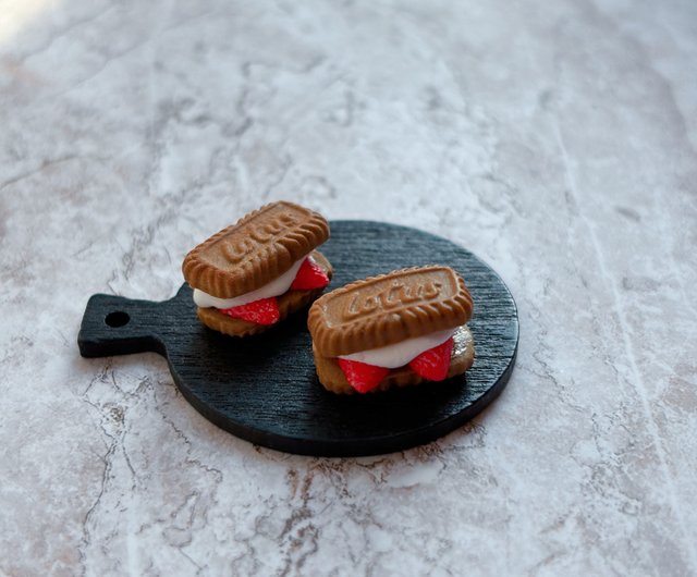 Strawberry Realistic miniature food model Dollhouse accessories Clay  handmade - Shop miniworld123 Items for Display - Pinkoi