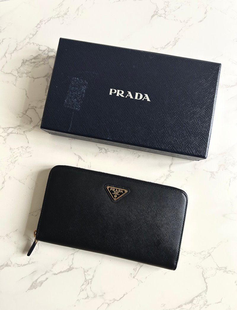 [LA LUNE] Second-hand Prada black gold triangle cowhide leather zipper long clip/wallet/ Silver - กระเป๋าสตางค์ - วัสดุกันนำ้ สีดำ