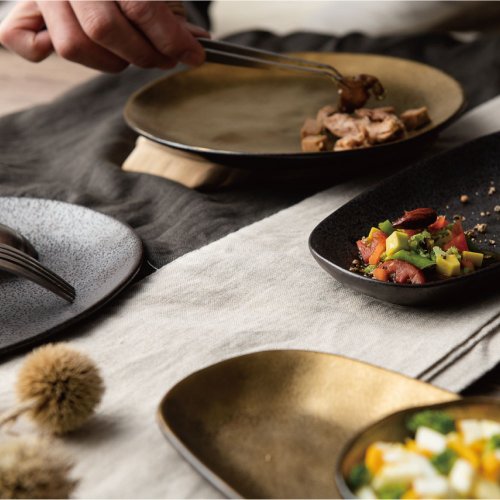 WAGA 餐桌器物 WAGA 日式手捻鈦金 陶瓷小碟8cm-巖黃