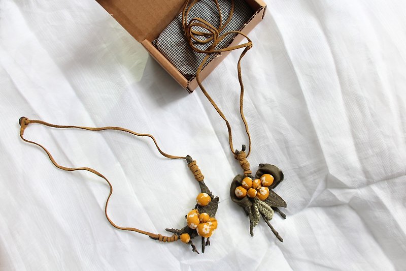 And - handmade necklace - สร้อยคอ - ผ้าฝ้าย/ผ้าลินิน สีนำ้ตาล