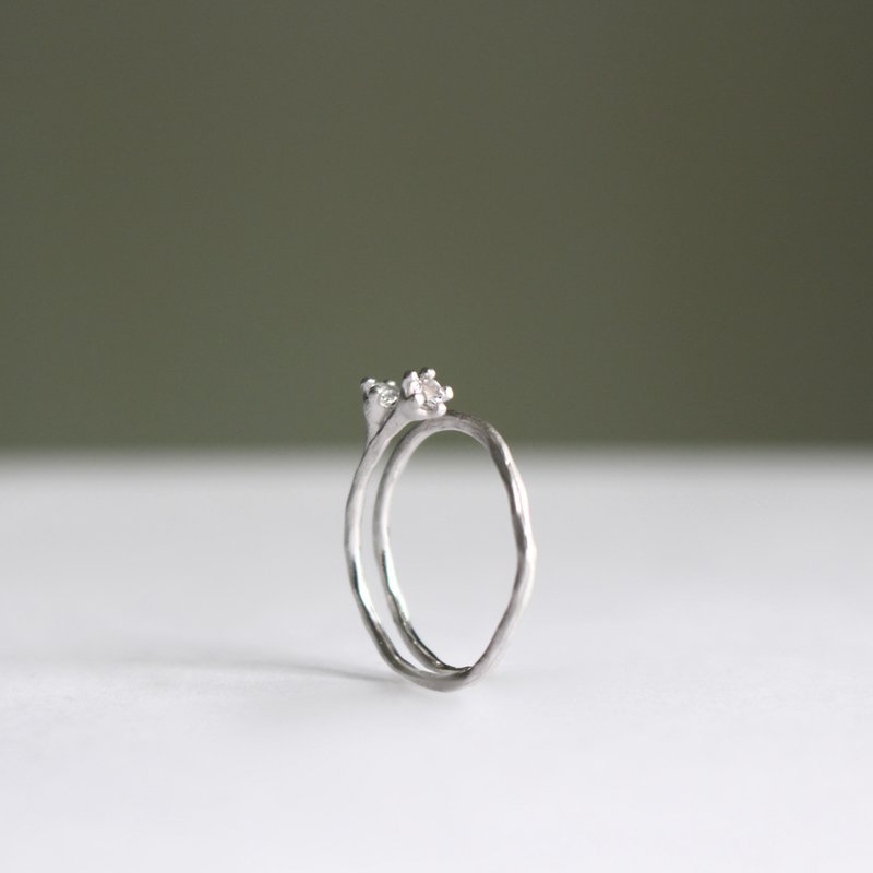 Little Mollis Ring (White Topaz) sand blast finishing - แหวนทั่วไป - เงินแท้ 