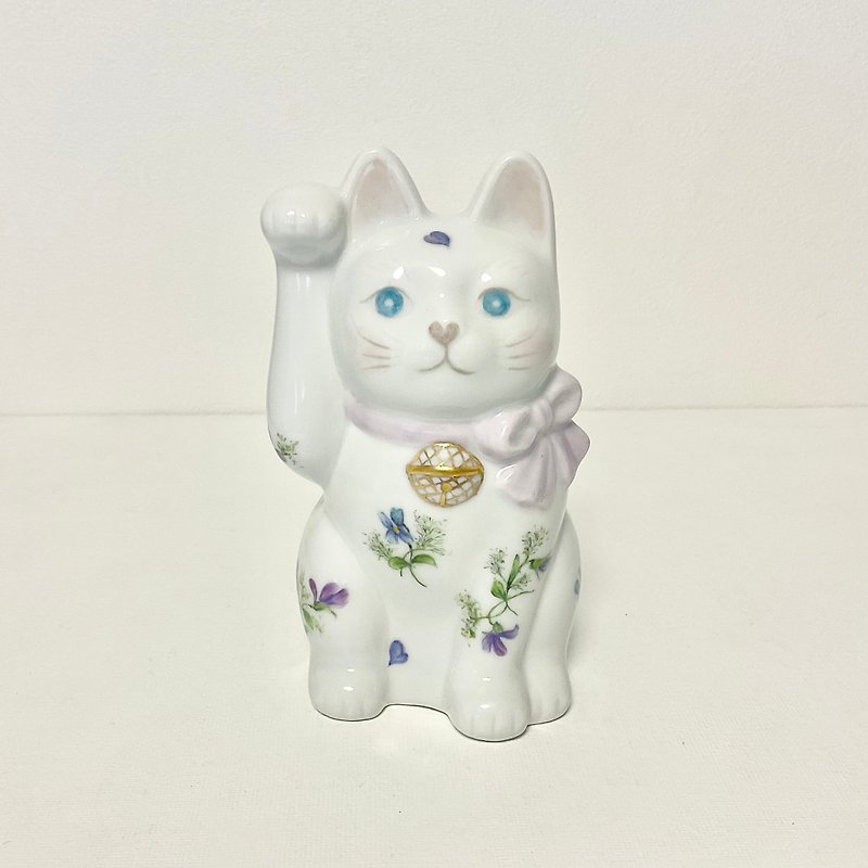 Hand painted manekineko(beckoning cat) - Stuffed Dolls & Figurines - Porcelain White