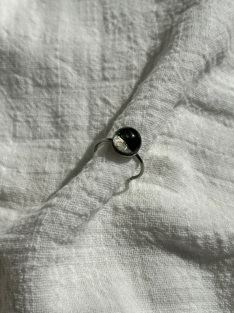 不鏽鋼 墨綠金箔 可調節開口戒 森林祕語 - 戒指 - 不鏽鋼 綠色