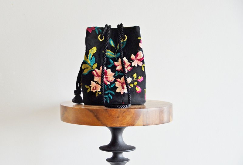 数量限定　花柄チュール刺繍2way ポシェットマリンバッグ　マルチカラーブラック - 側背包/斜背包 - 棉．麻 黑色