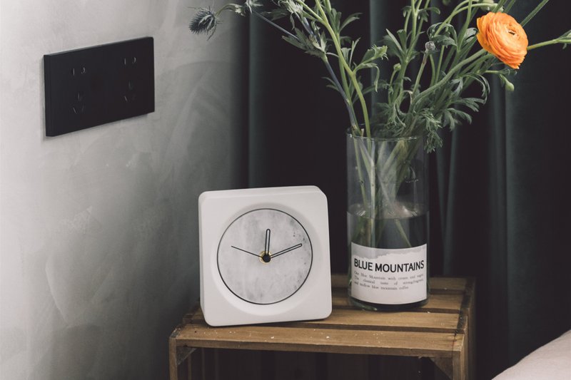 Building time clear Cement x marble mute clock desktop small table clock white - นาฬิกา - ปูน ขาว