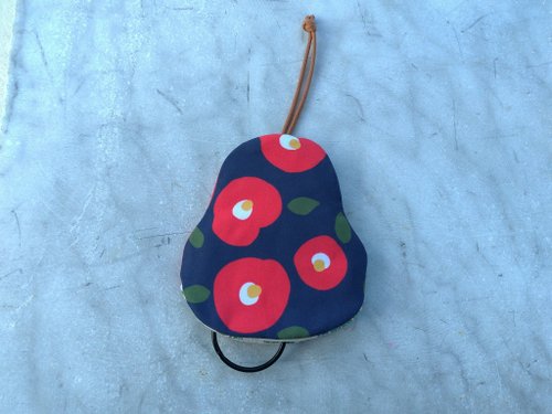 非玩布可-手作布雜貨 Play-handmade groceries 茶花 梨型防水鑰匙包【K190719】