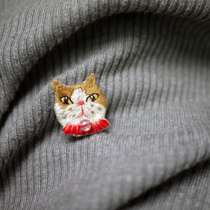 [] Give me canned cat embroidery / manual / pin brooch - เข็มกลัด - งานปัก 
