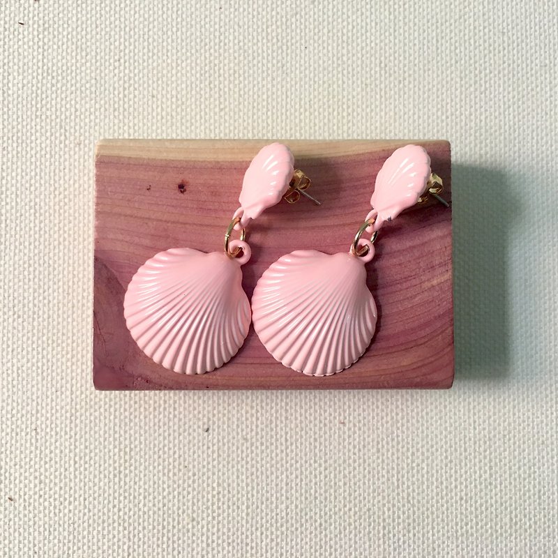 古董小物 / 粉紅色貝殼針式耳環 - 耳環/耳夾 - 其他材質 粉紅色