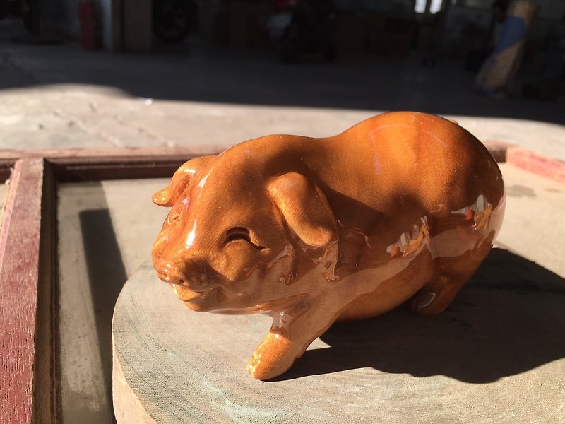 丸太の木製飾り - 幸運のゴールドの豚 (ペア) - 置物 - 木製 ブラウン