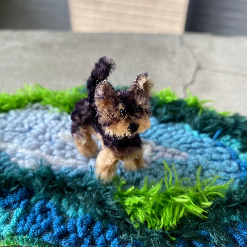 迷你狗約克夏㹴犬5cm-毛根扭扭棒手作/髒萌流浪動物園/娃娃寵物 - 編織/刺繡/羊毛氈/縫紉 - 其他人造纖維 黑色