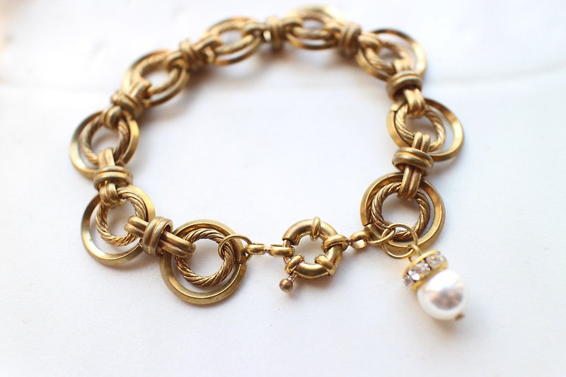 Old art-Brass pearl bracelet - สร้อยข้อมือ - ทองแดงทองเหลือง สีทอง