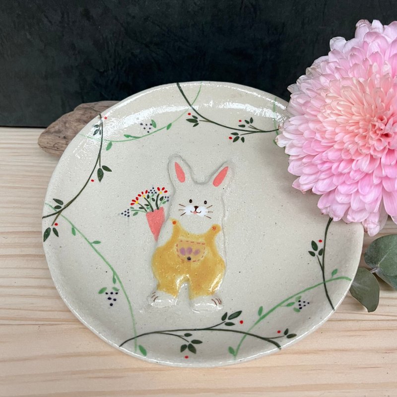 A Lu Rabbit Pottery Plate/Decoration/Gift Handmade Hand-painted American Imported Clay Original Only One Piece - ของวางตกแต่ง - ดินเผา หลากหลายสี