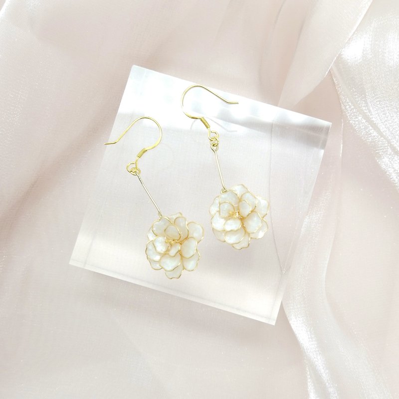 Camellia Dangling Ear Hook/ Clip-On Flower Temperament - Earrings & Clip-ons - Resin White